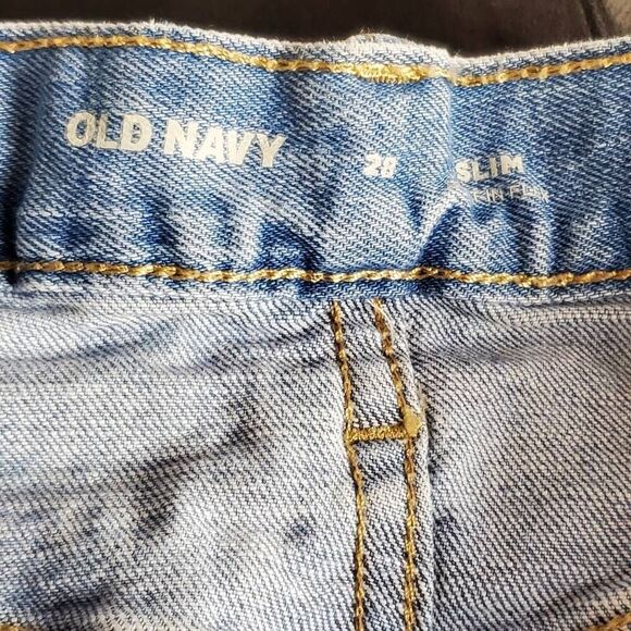 Old Navy Slim Fit Distressed Light Wash Denim Shorts Size 28 Raw Hem - Picture 5 of 7